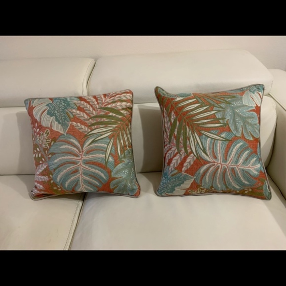 Tropical Leaf Pattern Throw Pillows